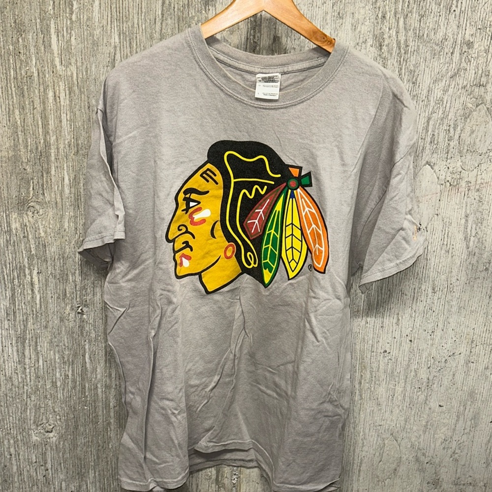 Chicago‎ Blackhawks Gray Short Sleeve T-shirt- Large